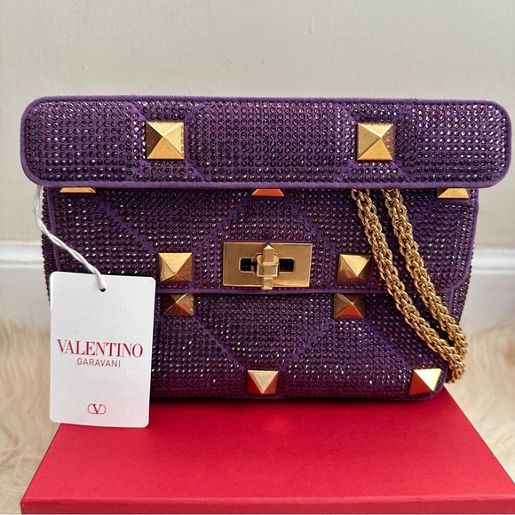 🎀SOLD🎀NWT💯% Auth Valentino Garavani Roman Stud Crystal Leather Bag - Picture 1 of 10